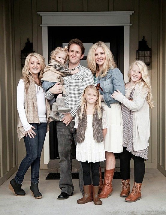 Family photo shoot outfits | Family photo outfits, Family picture